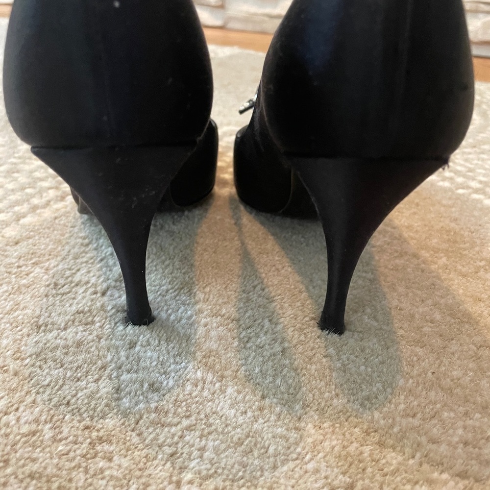 Stuart Weitzman  Black Embellished Heels. Size 8 - Picture 6 of 7